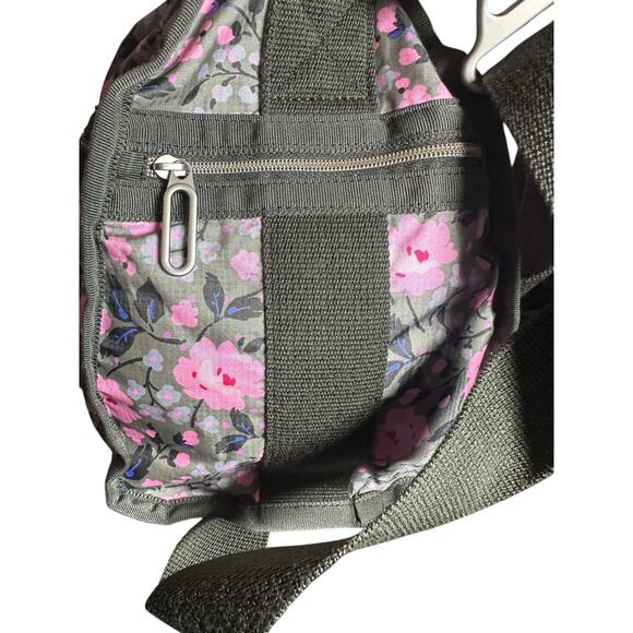 Lesportsac Essential Cr Small Weekender
Pink Rosette NWOT green pink black - Picture 7 of 11